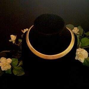 15” Vintage Gold Trifari Necklace with 3” extender. Flawless!